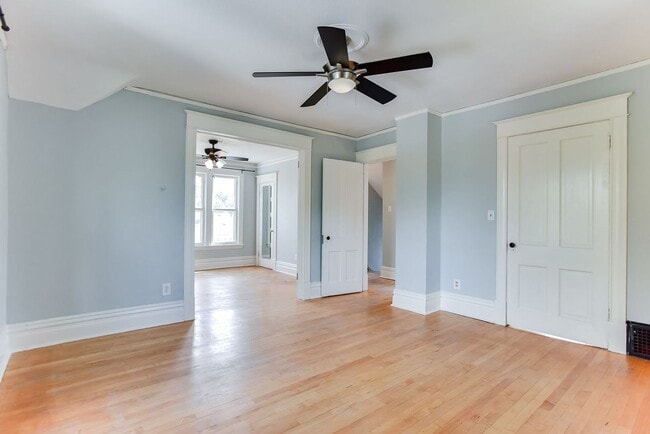 Building Photo - Renovated 3 Bedroom 2 bathroom house. Superb Master suite.
