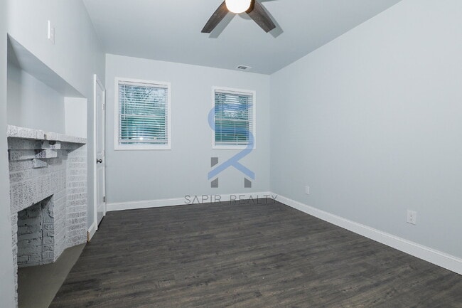 Building Photo - Graceful Living in the Heart of Carey Park – 3BR/2BA