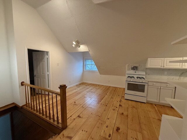Building Photo - Cozy and Affordable 2 BED 1 BATH with a bonus office space!