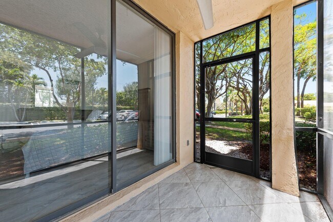 Building Photo - 450 Egret Cir