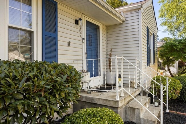 Building Photo - 108 S St Marks Ave