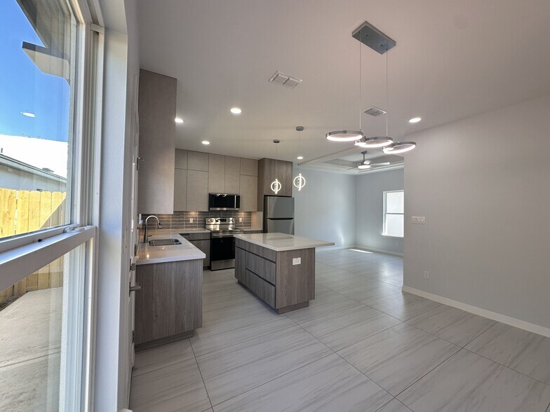 Building Photo - 11313 N 25th St