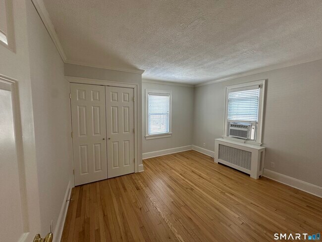 Building Photo - 124 Pemberwick Rd