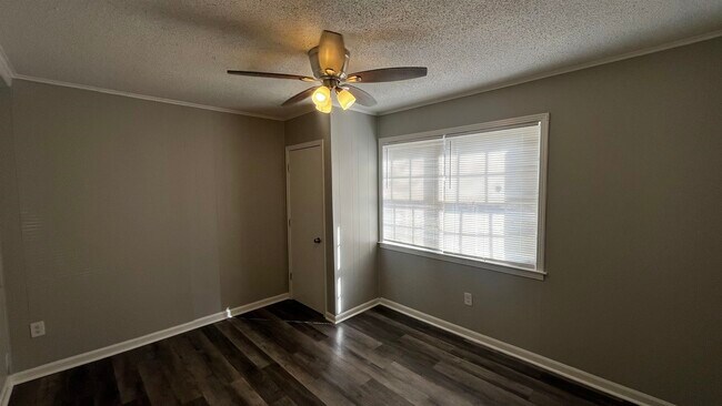 Building Photo - 2547 Courtney Dr