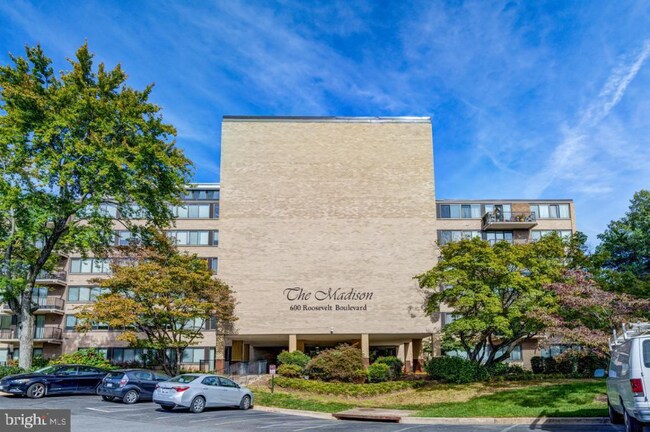 Building Photo - 600 Roosevelt Blvd