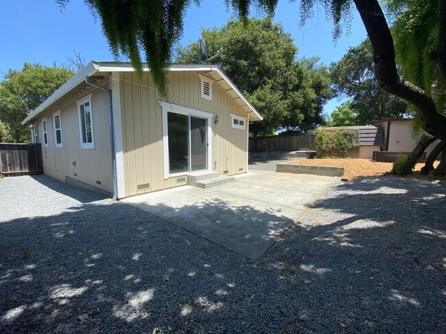 Building Photo - Charming 2 Bedroom Westside Petaluma Bungalow