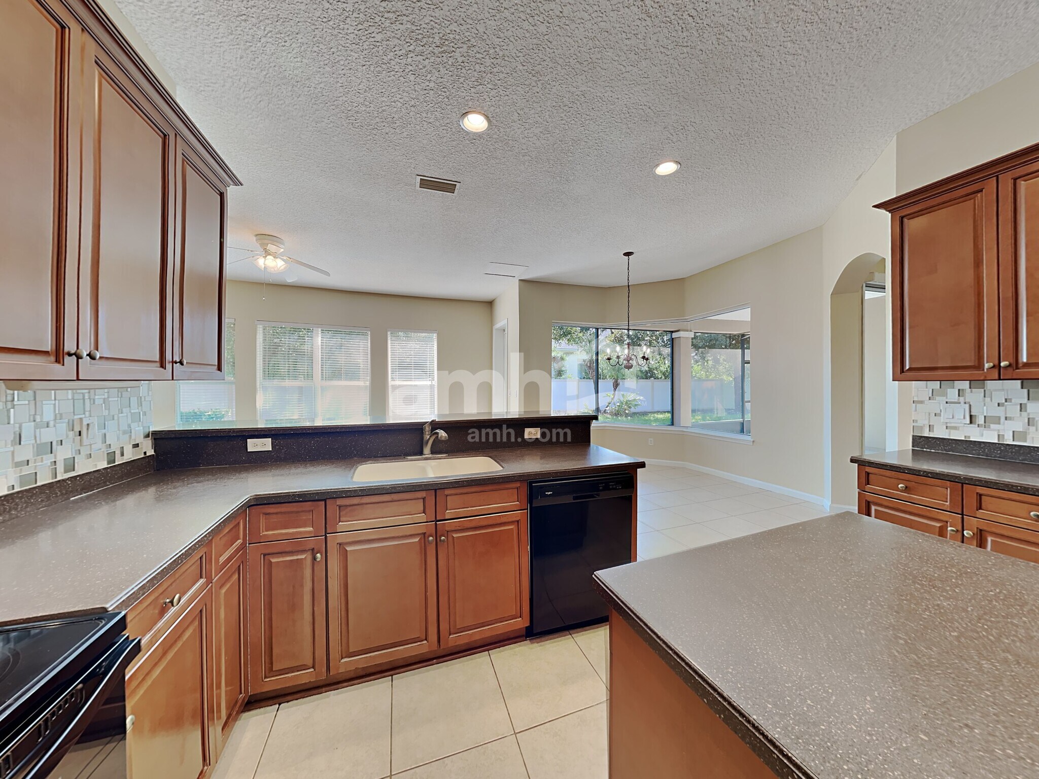 Building Photo - 320 Valverde Ln