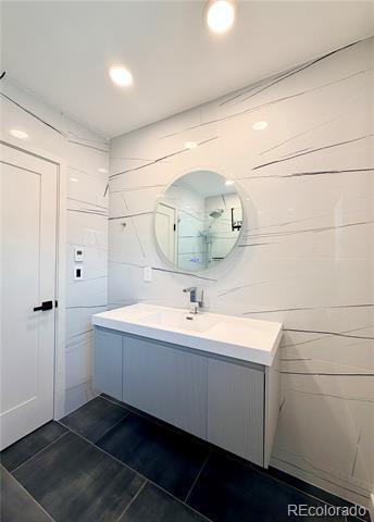 Building Photo - 557 S University Blvd