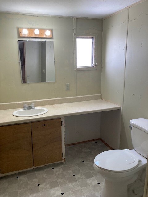 Building Photo - 2500 W 24th St