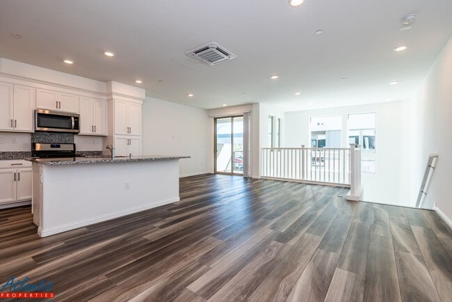 Building Photo - Newly Built Condo | Open Floor Plan | E.V. Outlet