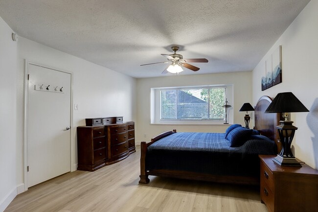 Building Photo - 6819 Yardley Dr
