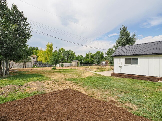 Building Photo - NEWLY REMODELED HISTORIC HOME IN DOWNTOWN PLEASANT GROVE!