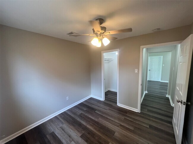 Building Photo - 4003 Brownstone Ln
