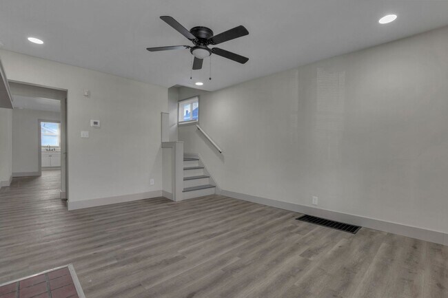 Building Photo - 807-809 E Deshler Ave