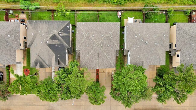 Building Photo - 6019 Pennworth Ln