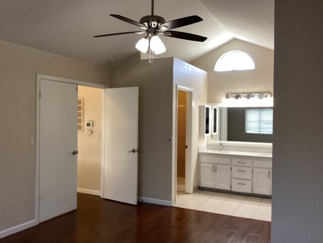 Building Photo - 4114 W Regency Ave