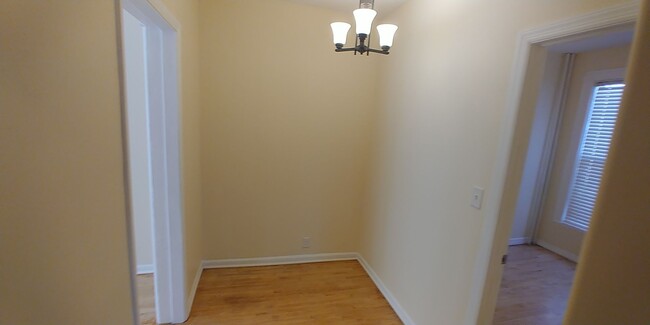 Building Photo - Great 2 bedroom near Hamline University!