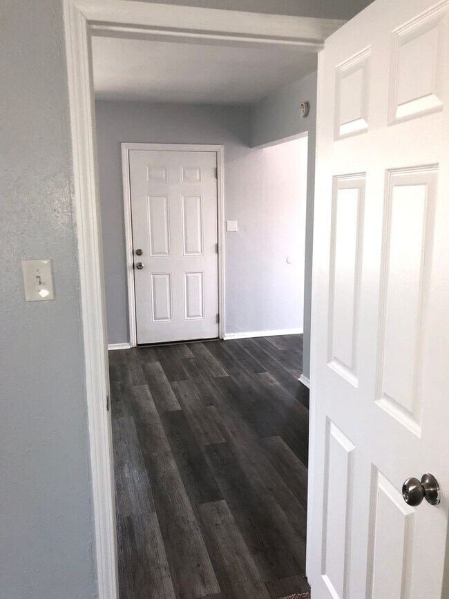 Building Photo - 5890 Gardenia Ave