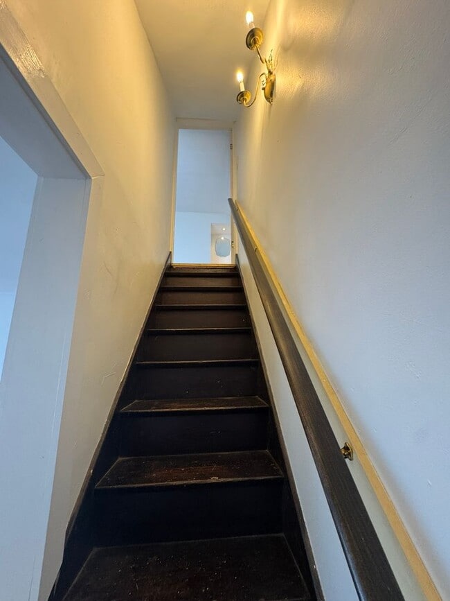 Building Photo - Wonderful 2 bed 2 bath in the heart of the...