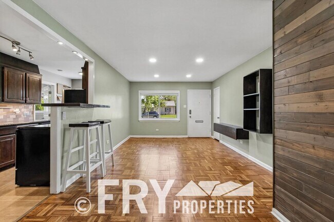 Building Photo - Charming University Hills Home with Oversized 2-Car Garage & Private Backyard