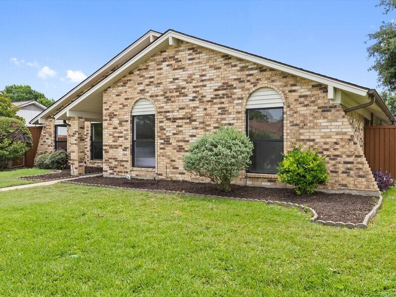 Building Photo - 3404 Newkirk Dr