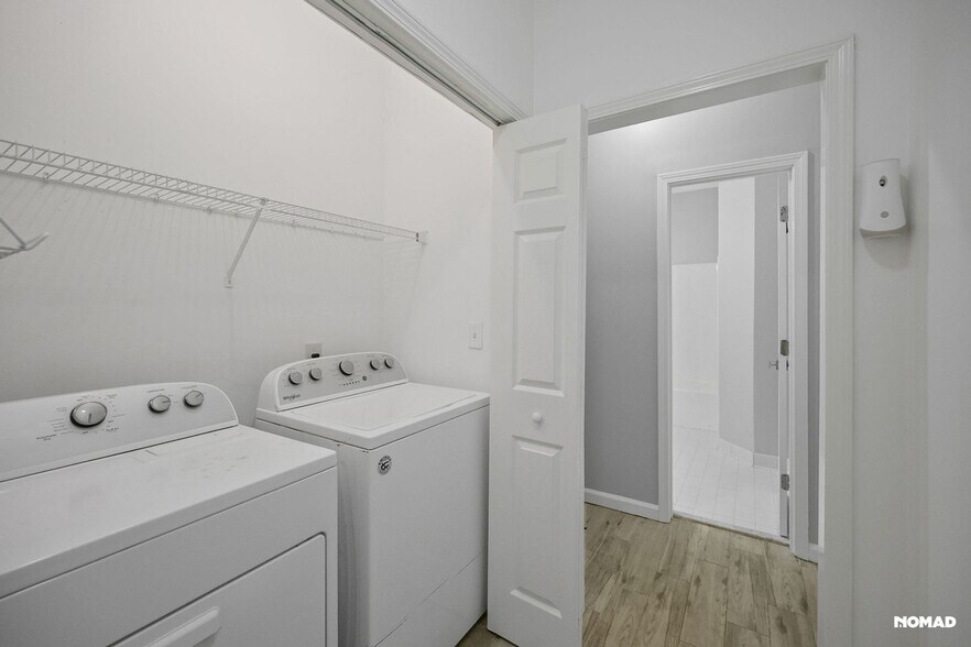 Building Photo - 875 Secret Cove Dr NE