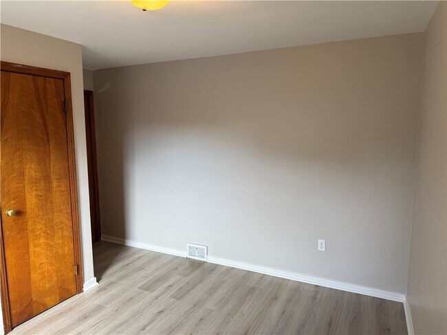 Building Photo - 300 Taylor St