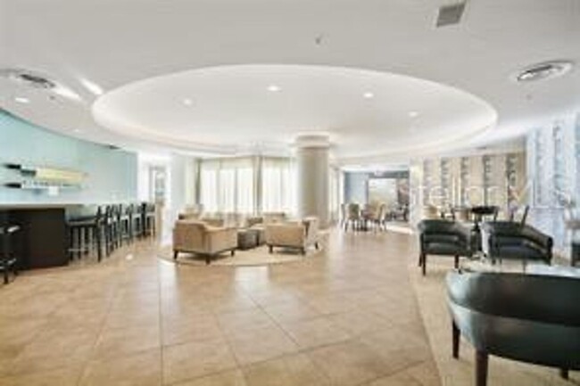 Building Photo - Luxury Apartment in the Heart of Downtown ...