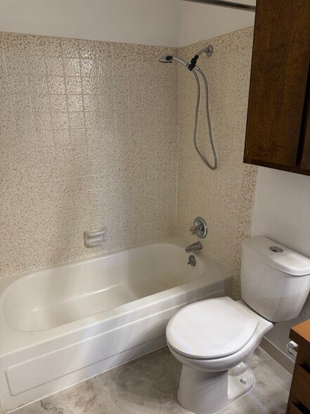 Upstairs Bathroom - 12717 SE 22nd Ave