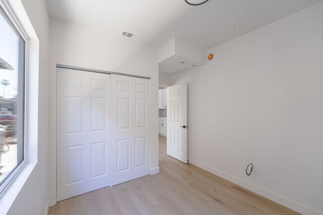 Building Photo - 2860 Webster Ave