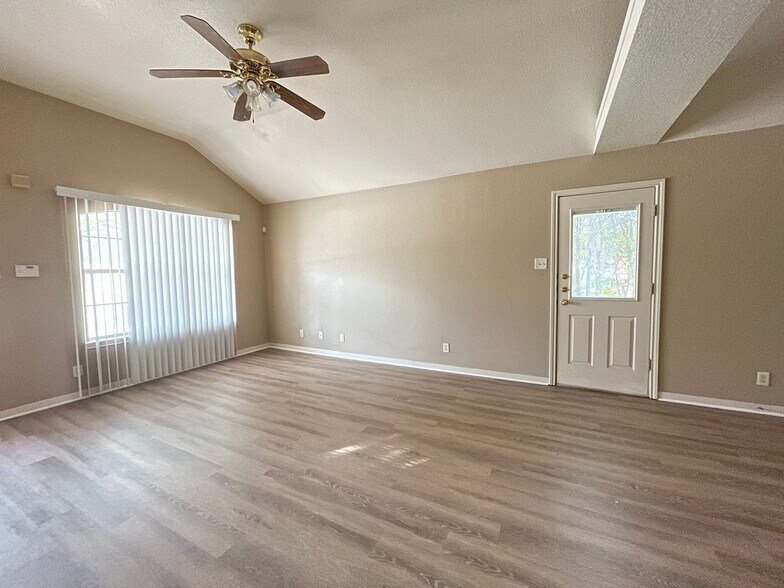 Building Photo - 4802 John David Dr