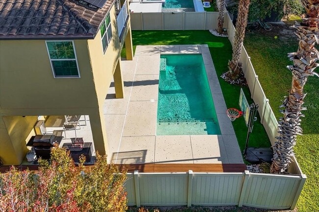 Building Photo - 8746 Crescendo Ave