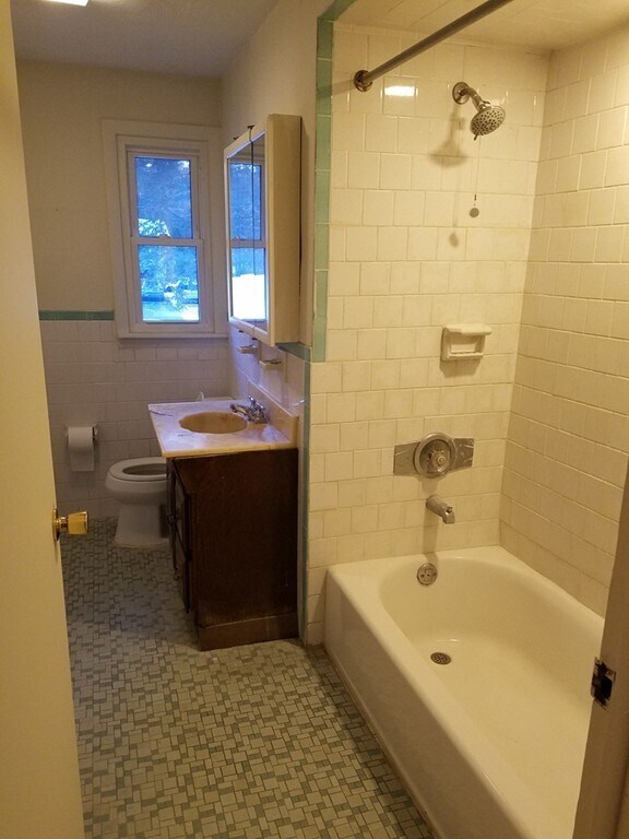 Building Photo - 19 Muriel Rd