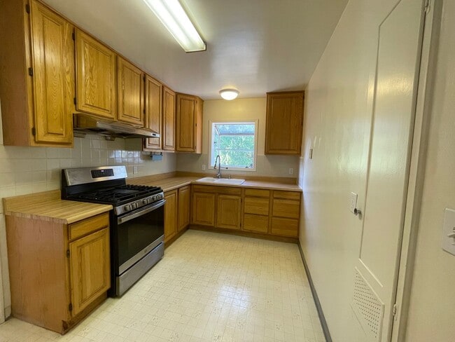 Building Photo - Charming 3-Bedroom, 1-Bathroom Home for Re...