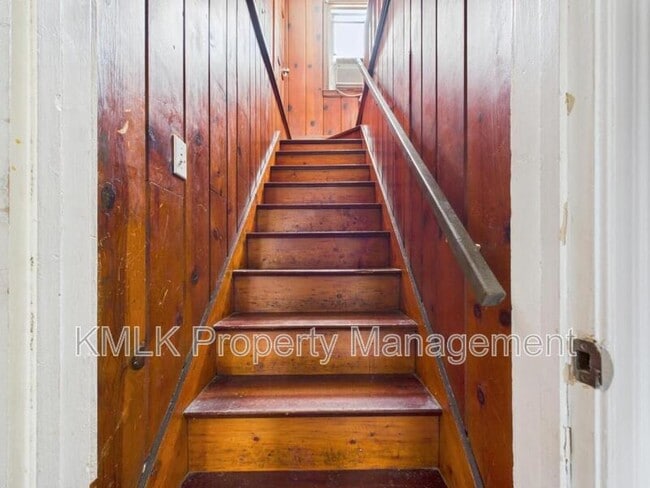 Building Photo - 871 Kennebec Ave