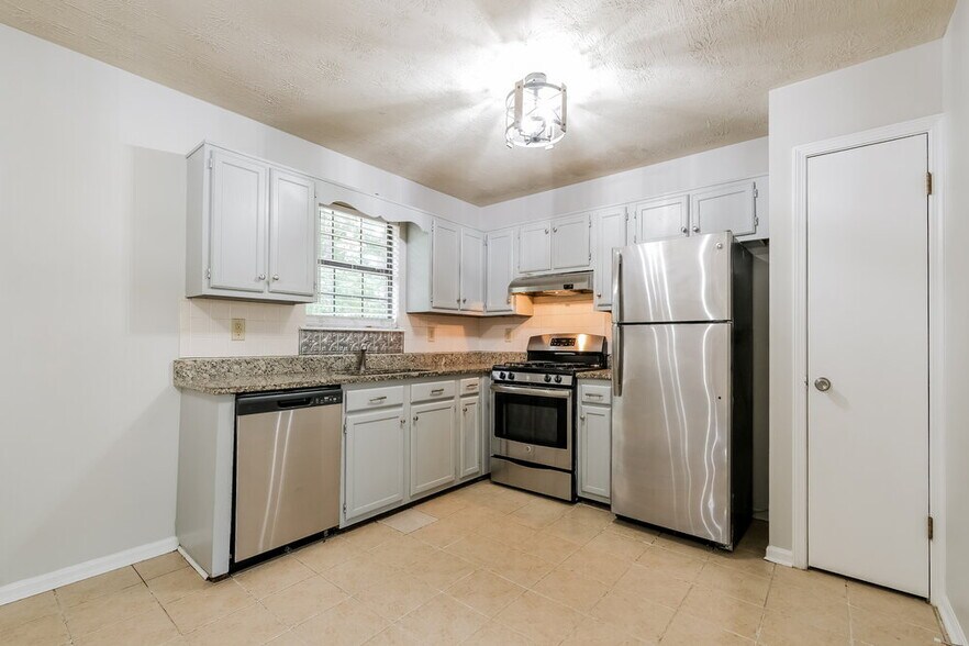Building Photo - 6230 Littleton Dr