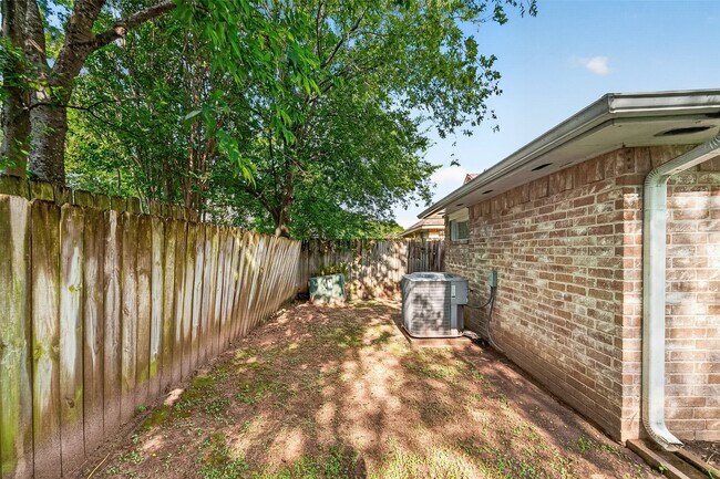Building Photo - 10315 Goodrum Rd
