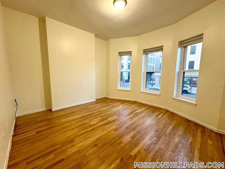 Building Photo - 1460 Tremont St