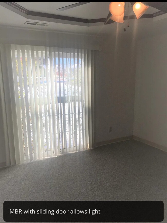 Building Photo - 2720 Hidden Dr