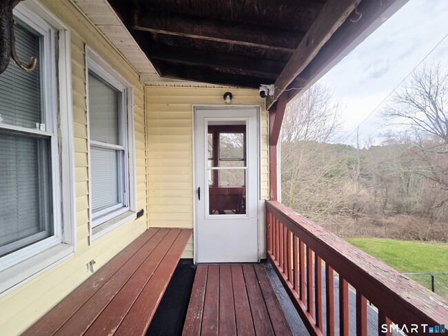 Building Photo - 387 Putnam Pike