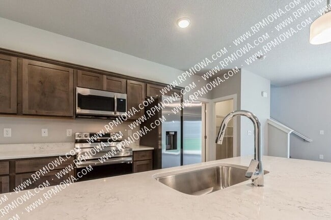Building Photo - 706 Umbra Pl
