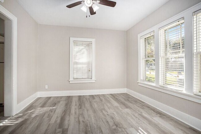 Building Photo - $1450- 2 Bedroom home, Renovated - Ask abo...