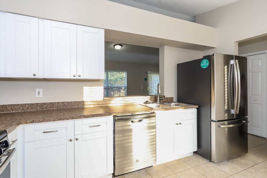 Building Photo - 12148 Woodglen Cir