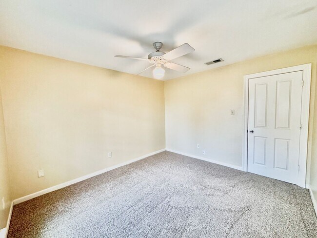 Building Photo - 1323 Tamari Dr