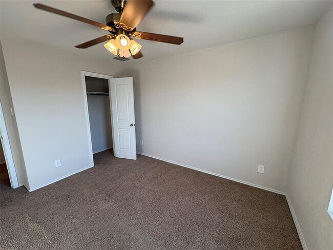 Building Photo - 127 Snapdragon Ln