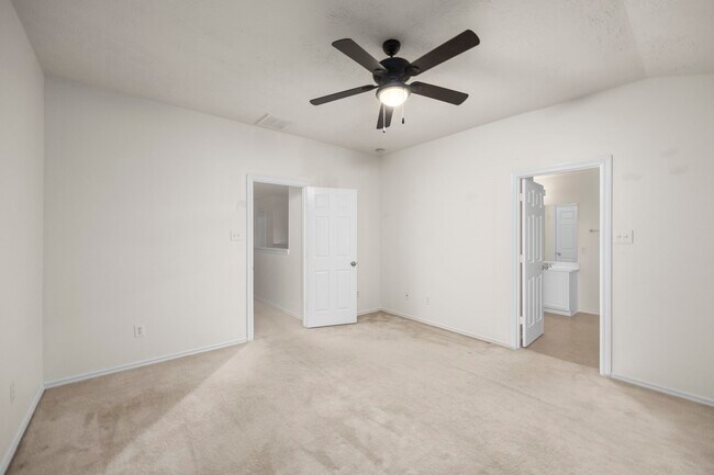 Building Photo - 12475 Saratoga Woods Ln