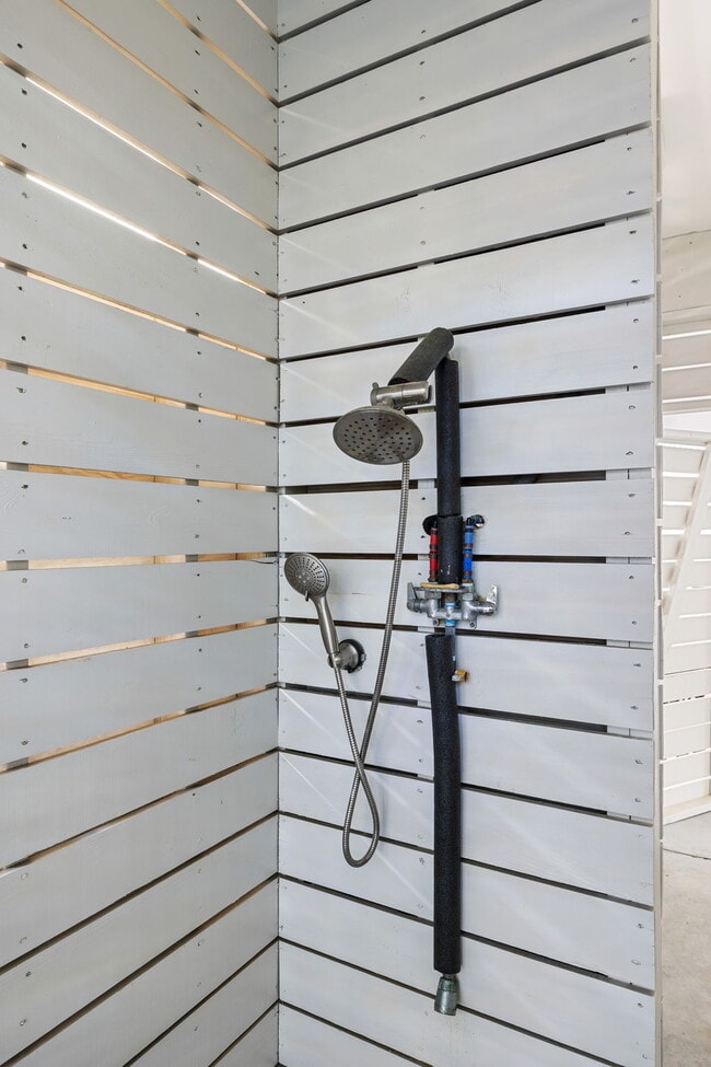 Building Photo - 508 E Huron Ave