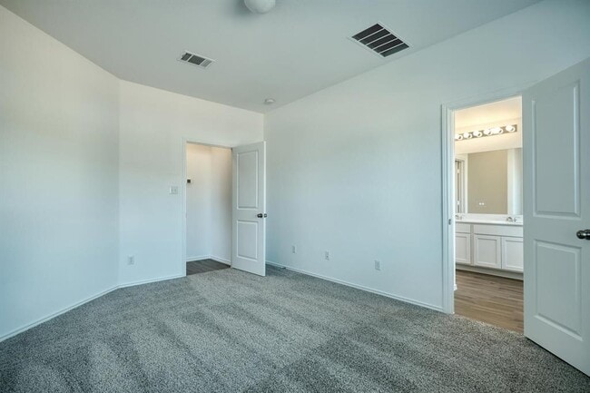 Building Photo - 241 Majestic Cedar Ct