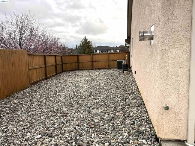 Building Photo - 358 Reddington Dr