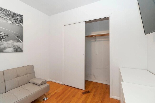 Building Photo - 304e E 95th St